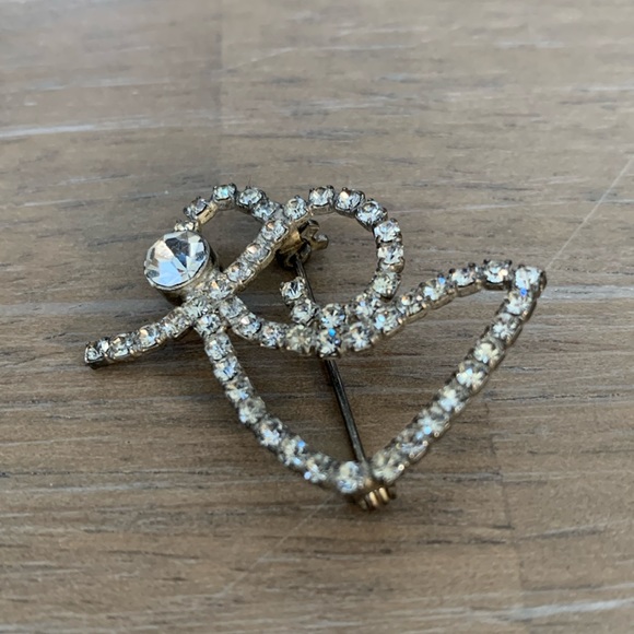 Vintage abstract angel clear jeweled brooch. No missing stones. Approx 1-1/4” - Picture 1 of 3